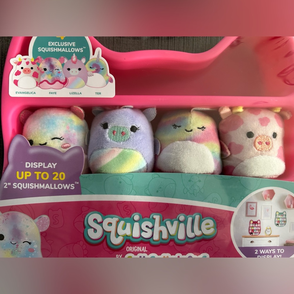 Squishville Squishmallows Play and Display Pink including 4 squishville plushies - Picture 2 of 3